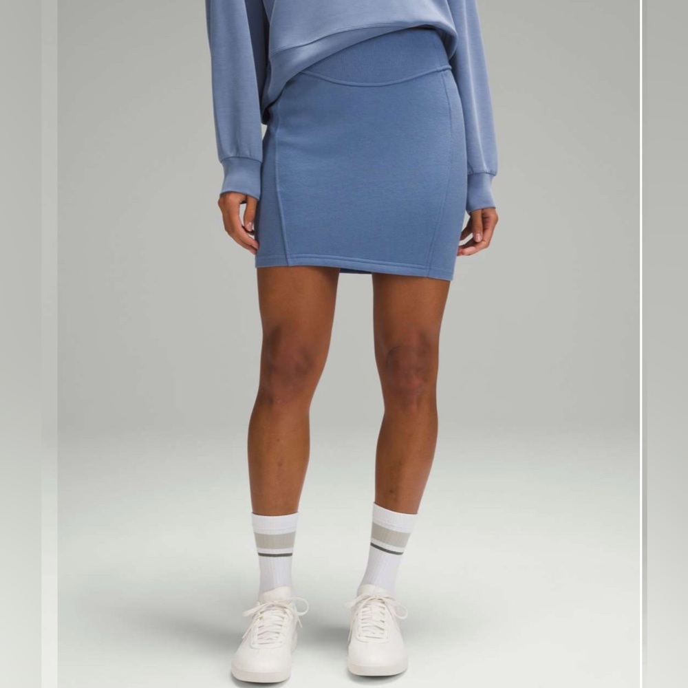 Lululemon Scuba High-Rise Mini Skirt
Oasis Blue size Medium